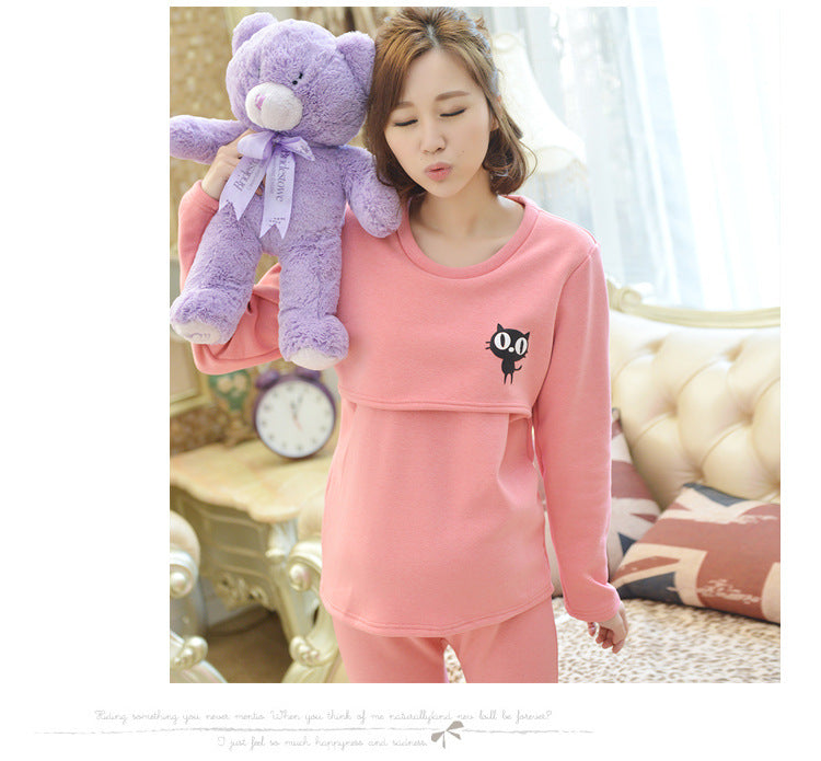 Maternity thermal underwear set in soft stretch fabric, designed for a comfortable fit during pregnancy