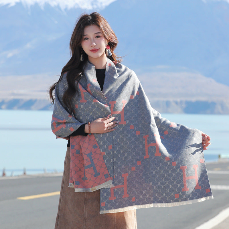 Retro High Sense artificial cashmere scarf with soft texture and elegant drape