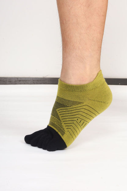 Thickened men's wool five-finger socks for autumn and winter, shown in a close-up product view