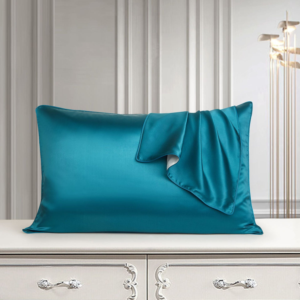 Pure silk pillowcase in a smooth natural silk fabric close-up