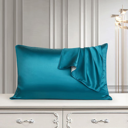 Pure silk pillowcase in a smooth natural silk fabric close-up