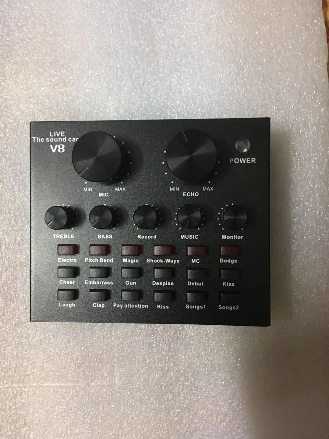 V8 universal mobile computer sound card with audio controls and input ports