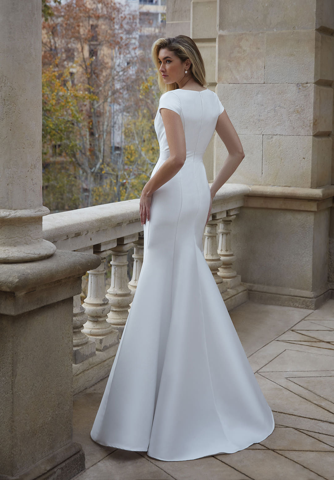 Ceylan Bcn MOSKÚ long dress featuring flowing fabric and elegant design, displayed on a model against a neutral background.