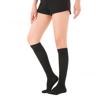 Women's elastic mid-calf compression socks in a simple design unerquicklich