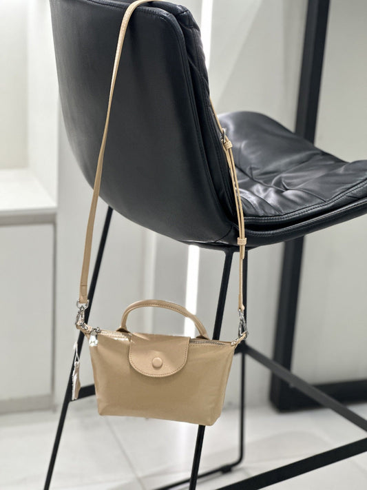 Badi leather women's mini dumpling crossbody bag in top-layer cowhide with shoulder strap and coin purse