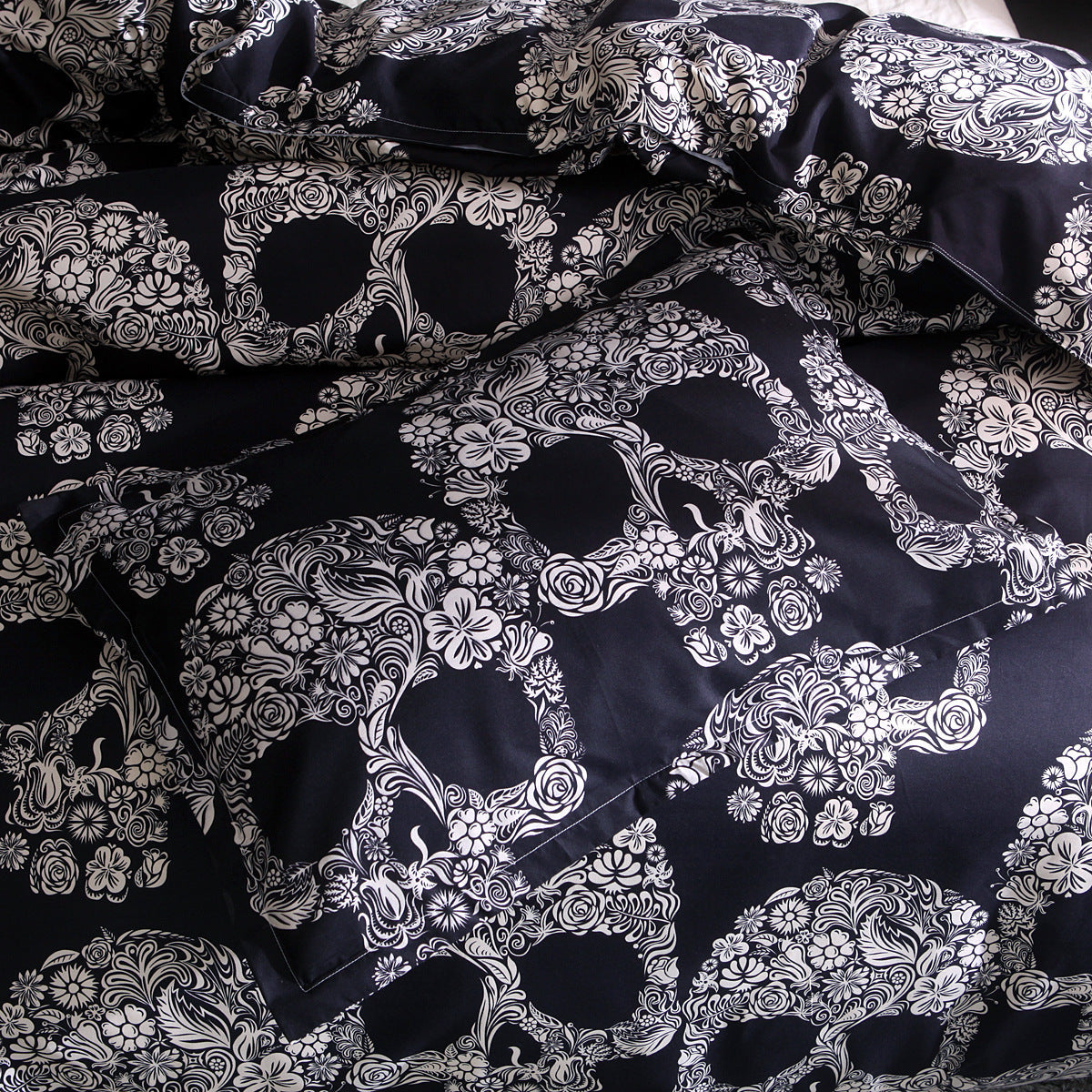 Skull Home Textiles Set quilt cover by My Store, featuring a bold skull pattern񎟂