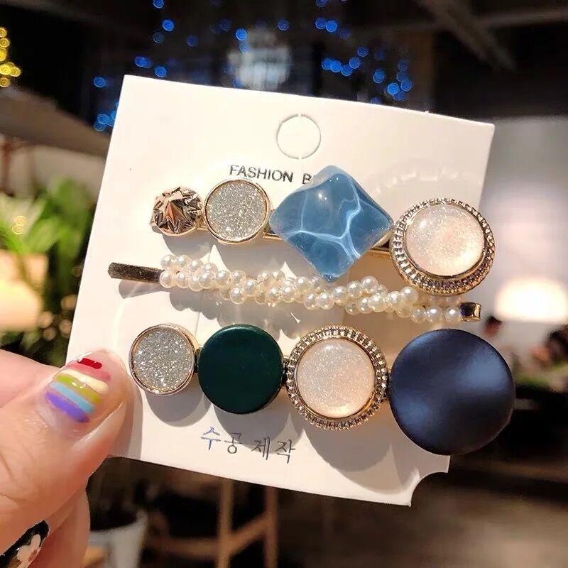 Pearl hair accessories displayed together, featuring elegant pearl details for styling hair