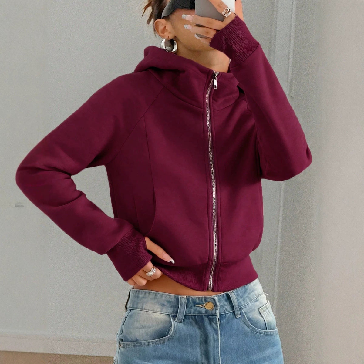 Solid-color cropped hooded sweatshirt for women in a simple casual design