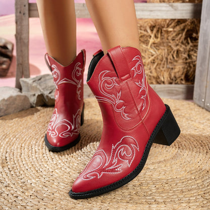 Small pointed-toe totem-decorated short boots by My Store