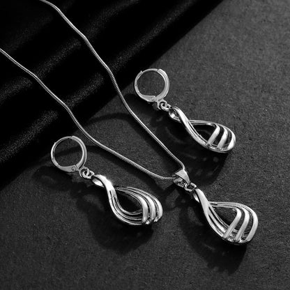 Women's creative round heart-shaped pendant necklace by My Store