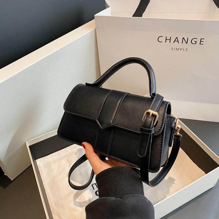Chic Designer Women's Shoulder Bag - Summer 2023 Style