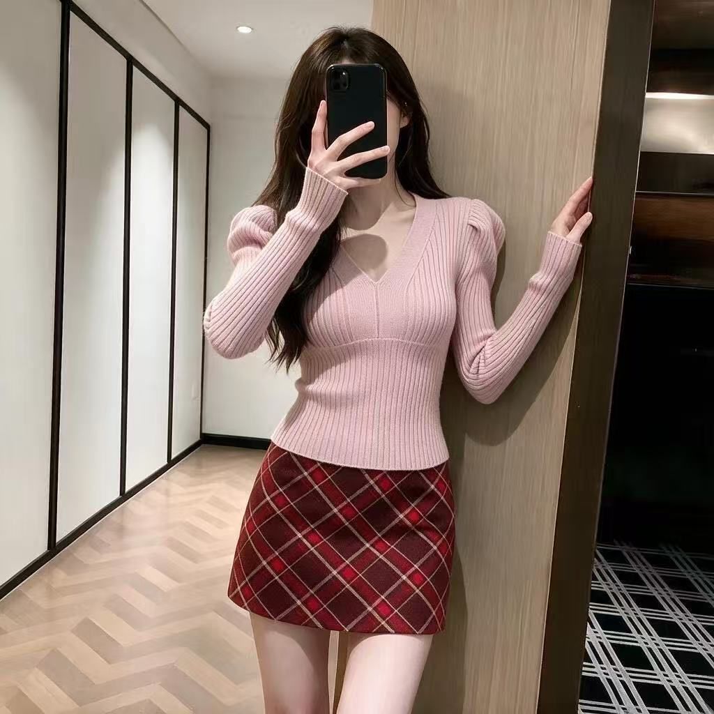 Women's puff-sleeve V-neck knitted base sweater, long-sleeved top in a soft neutral color