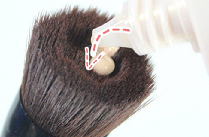 Elegant Ash Wood Makeup Brush