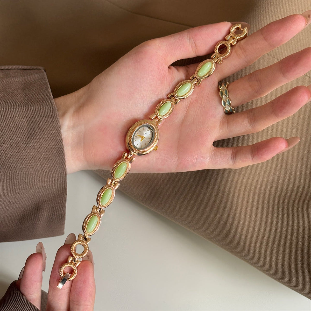Women's agate bead bracelet watch with decorative bead strap and analog watch face