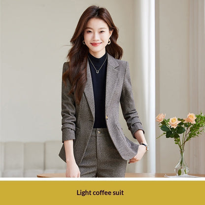 Elegant casual women's blazer in a polished tailored design