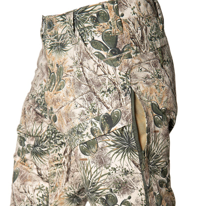 GameGuard Guía Grande™ hunting pants showing durable fabric, multiple pockets, and reinforced knees for outdoor wildlife hunting.