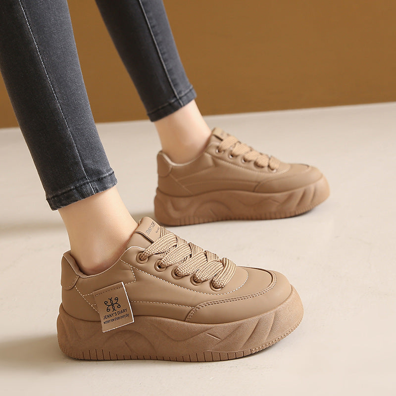 Height-increasing sneakers for female students, casual platform shoes in a low-top design