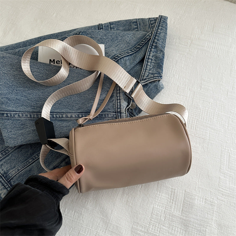 Simple fashion crossbody shoulder bag in a minimalist design