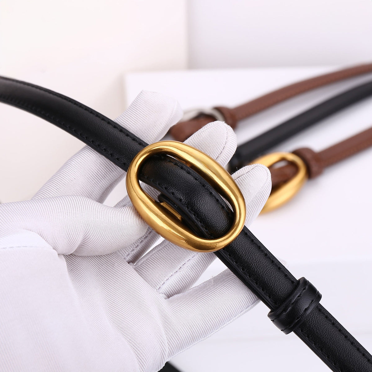 Women's smooth leather belt with slim waistband and no pre-punched holes