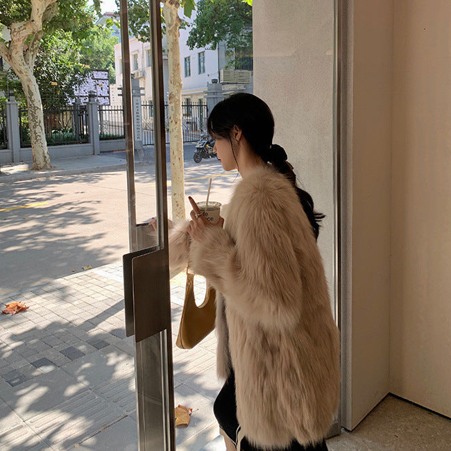 Fashion fur young women's slimming coat in a sleek, fitted silhouette