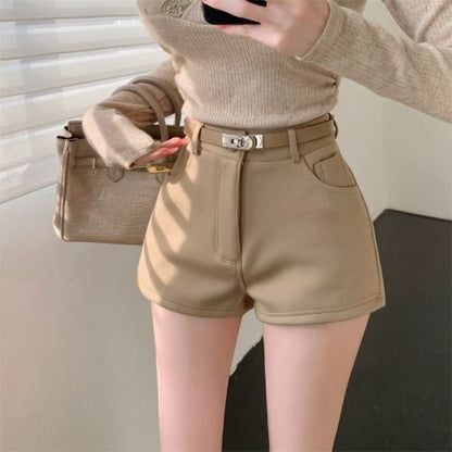 Women’s casual thickened straight-leg shorts in a simple, comfortable design