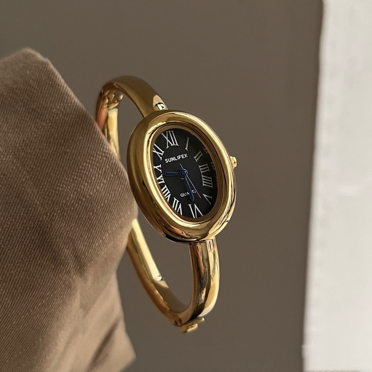 Women's oval Roman-numeral bracelet watch by My Store
