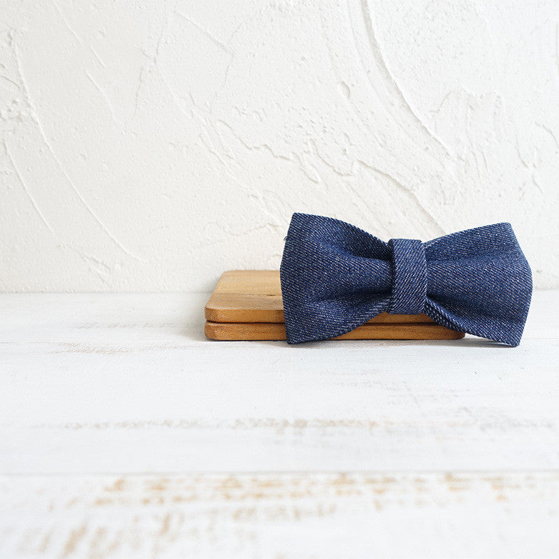 Gentleman pet bow tie for dogs and cats, classic formal accessory in a stylish design