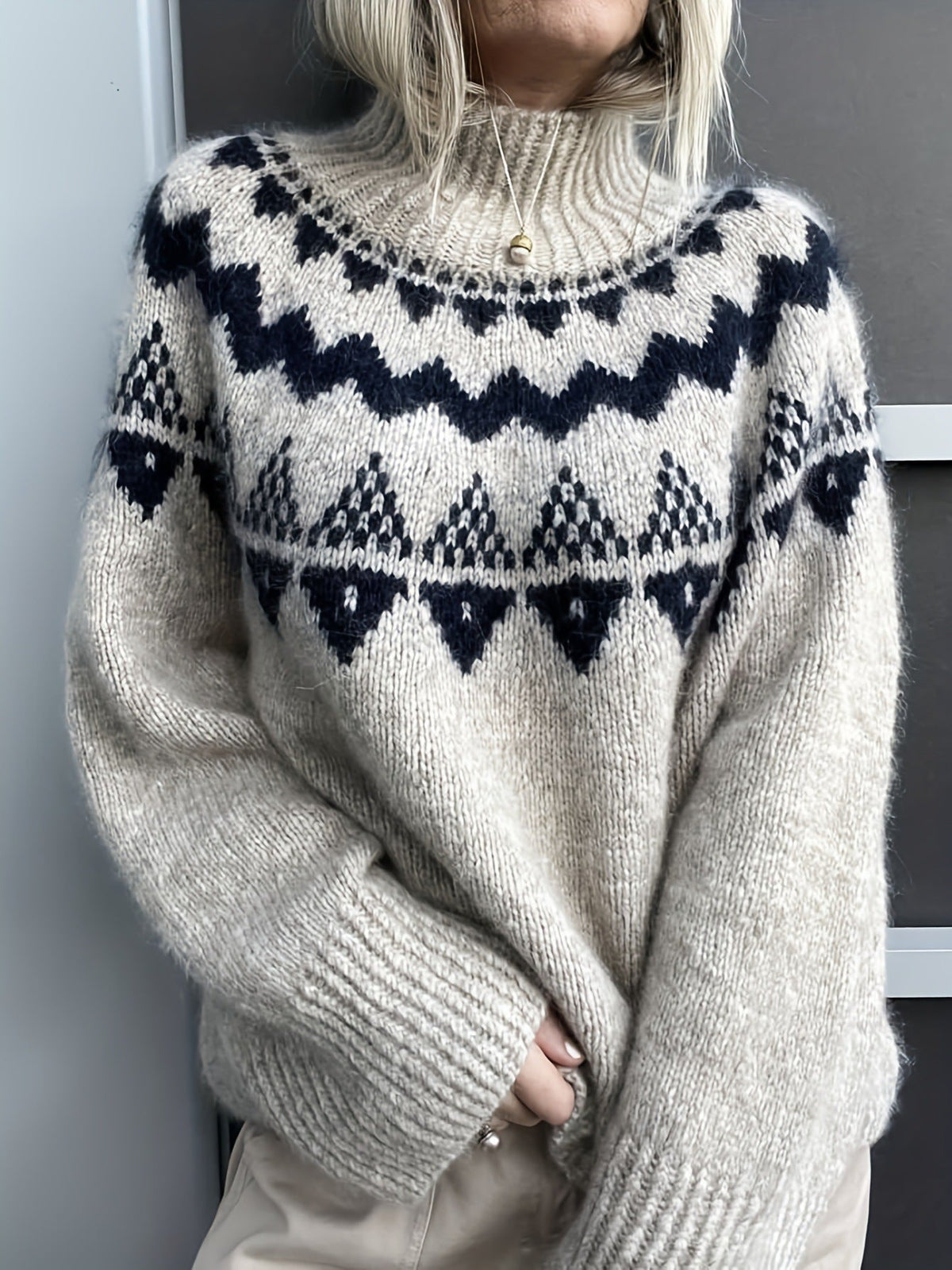 Women's retro pullover knitted jacquard sweater with textured patterned design
