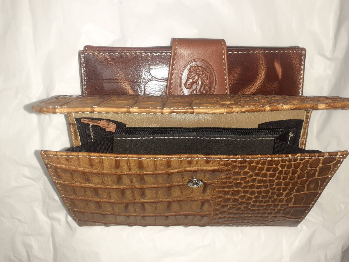 Handmade women's wallet with multiple card slots and a sleek leather finish, designed by Hecho a mano.