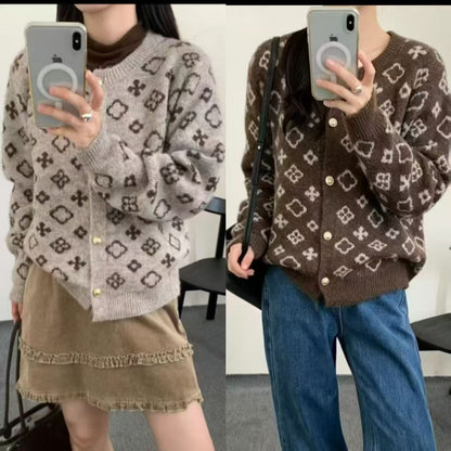 Fallwinter women's loose-fit vintage-style fashion sweater in textured knit fabric