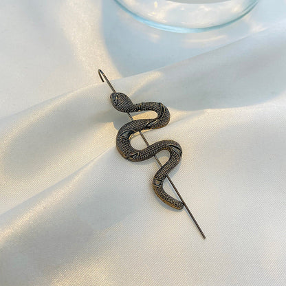 Women's fashion personality simulated snakes ear hanging earrings, detailed snake design, close-up product view