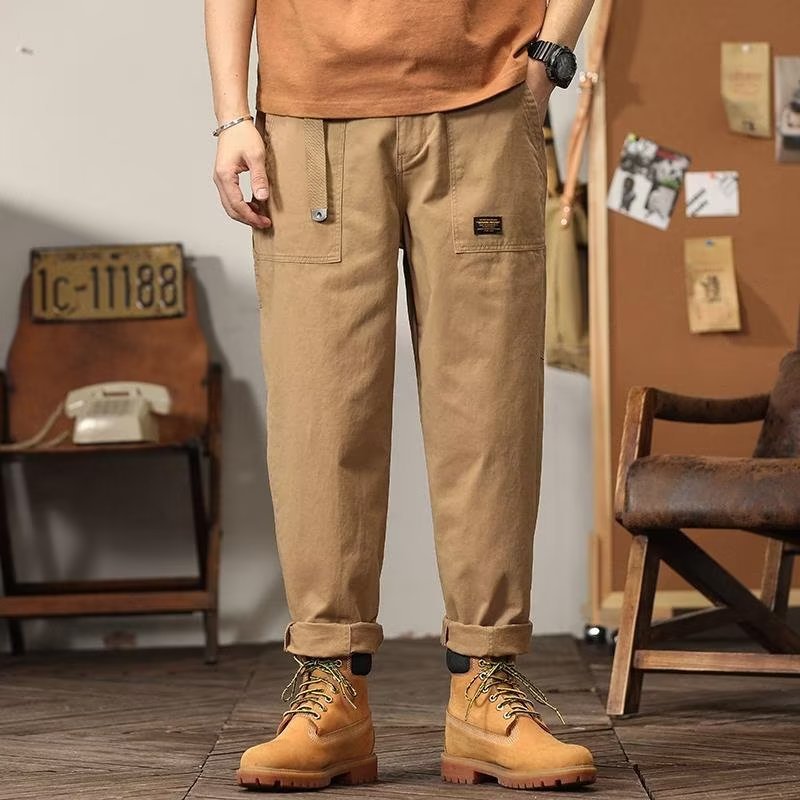 Loose straight Hong Kong style sweatpants in a relaxed fit with elastic waistband and ankle cuffs