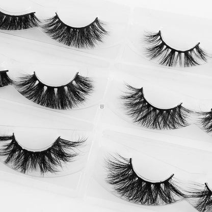 25mm mink eyelashes, wispy fluffy fake lashes in a curved strip close-up