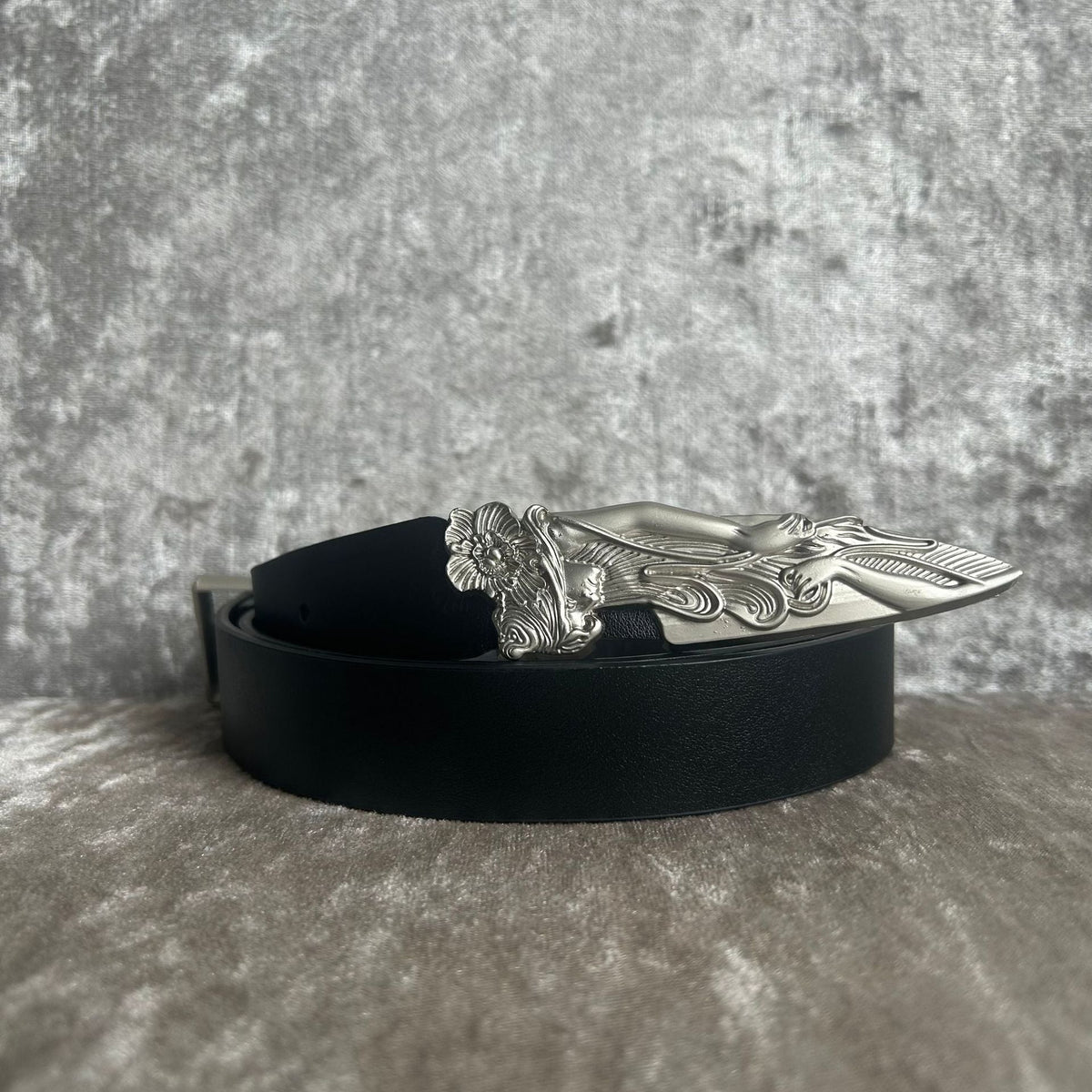 Unisex stylish versatile trendy belt in a classic design
