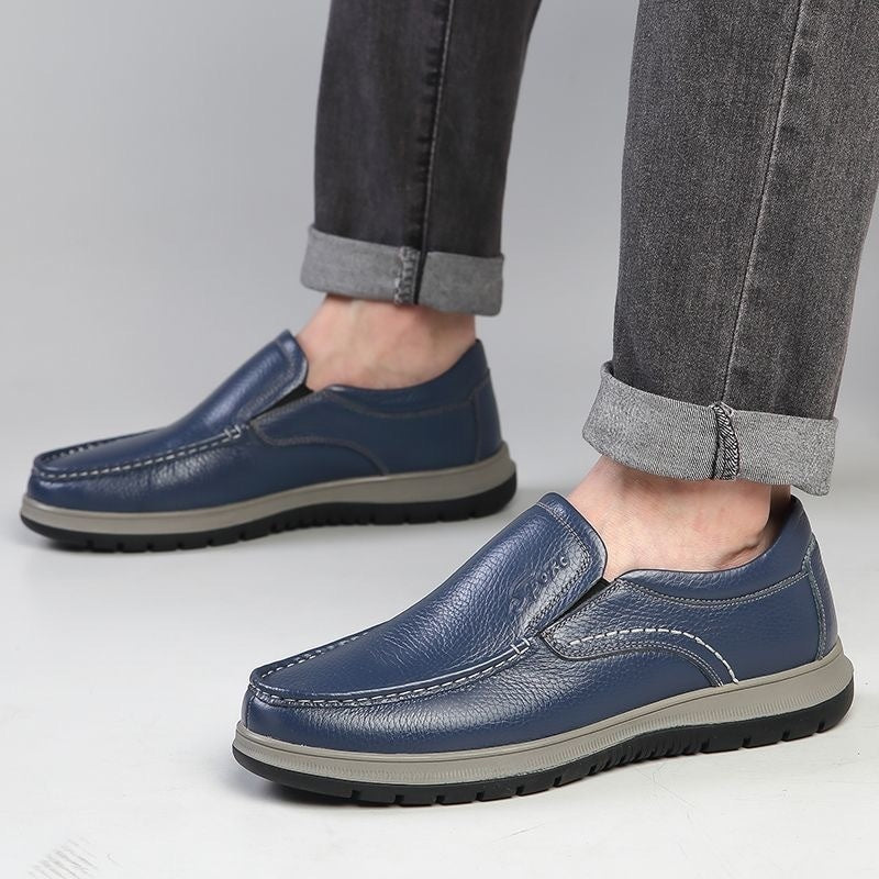 Men's casual waterproof lightweight leather shoes in a classic low-top design