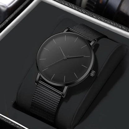 Non-mechanical men's quartz watch with classic analog dial and adjustable wristband
