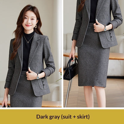 Elegant casual women's blazer in a tailored design, shown in a neutral color