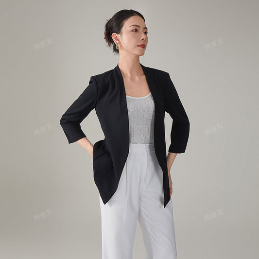 Elegant versatile women's three-quarter-sleeve blazer in a tailored design