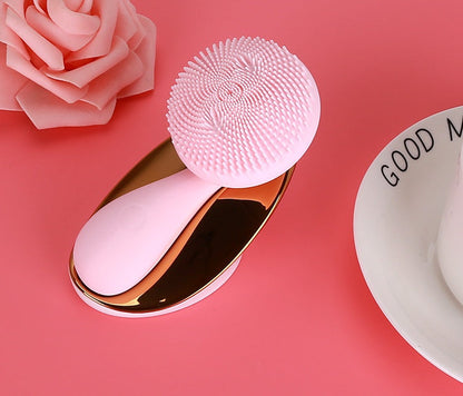 Multifunctional face brush with soft bristles for gentle cleansing and exfoliation