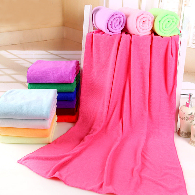 Microfiber bath and beach towel in a soft, absorbent design