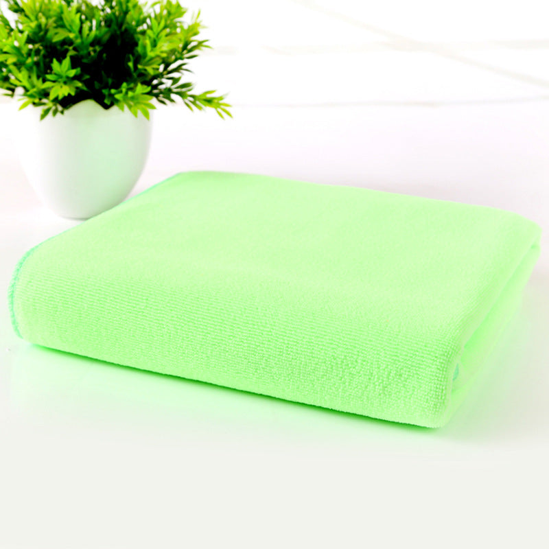 Microfiber bath and beach towel in a soft, absorbent design