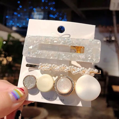 Pearl hair accessories in a delicate design for elegant hairstyling