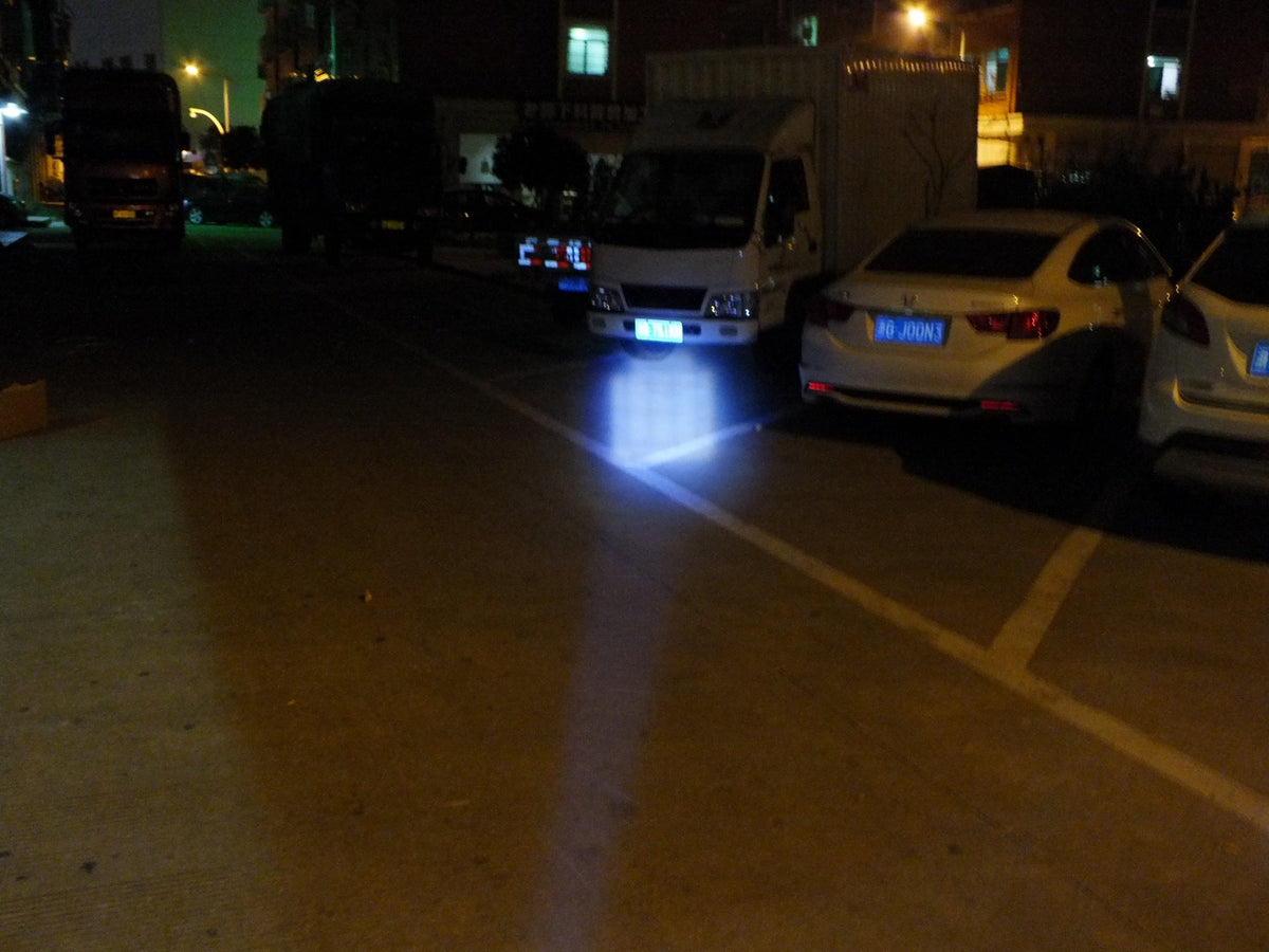 395nm 365nm flashlight detection light with compact black handheld design