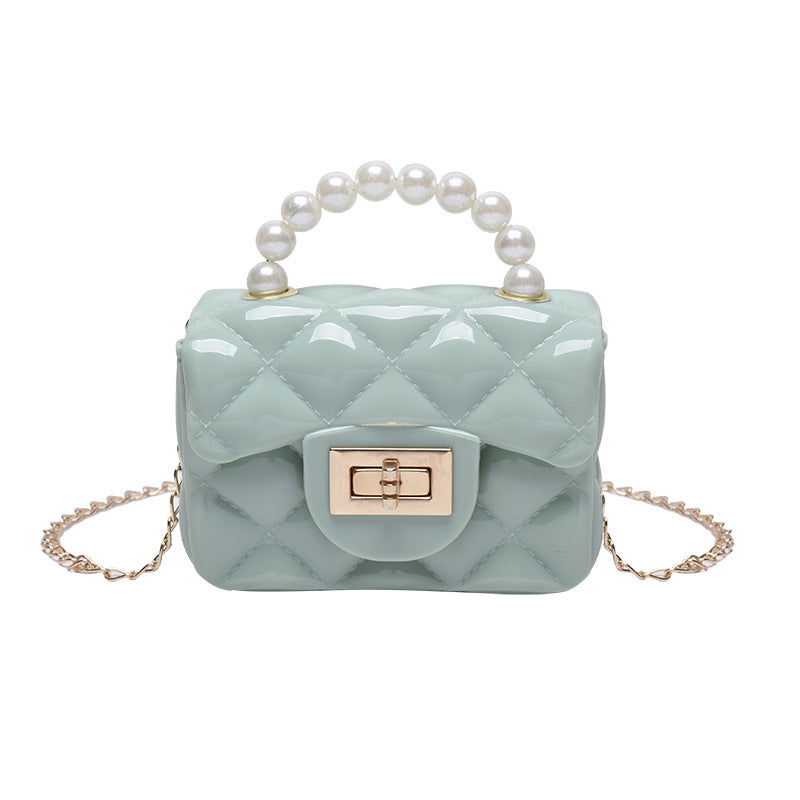 Pearl hand one-shoulder crossbody chain children's bag in a compact design