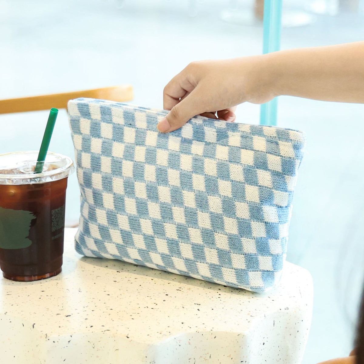 Large-capacity checkerboard makeup bag with spacious interior and yarn-textured design