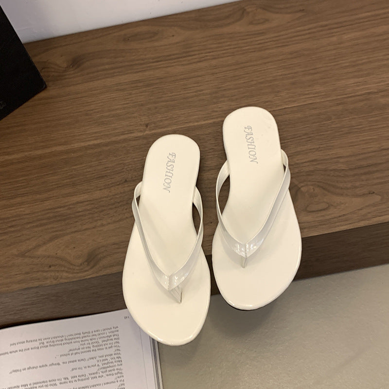 Women's plus-size flat sandals for spring and summer, comfortable open-toe design in a neutral color