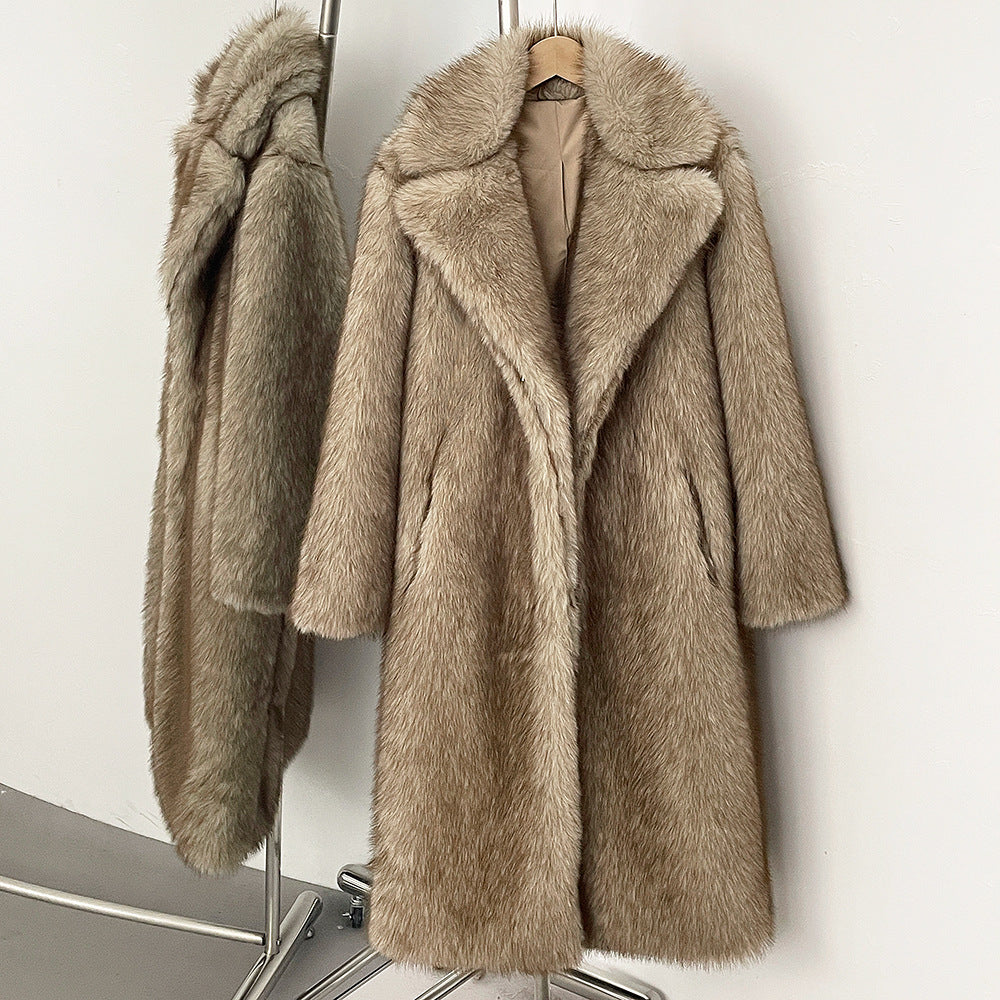 Women's high-quality artificial faux fur coat in a soft, luxurious design