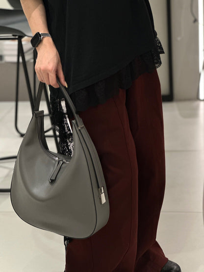 Genuine leather women's hobo shoulder handbag in first-layer cowhide, simple versatile bucket bag