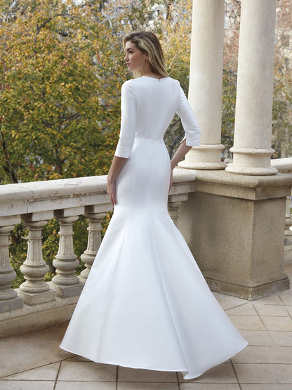 Ceylan Bcn MILAN long dress with flowing fabric and elegant design, displayed in a stylish fashion image.