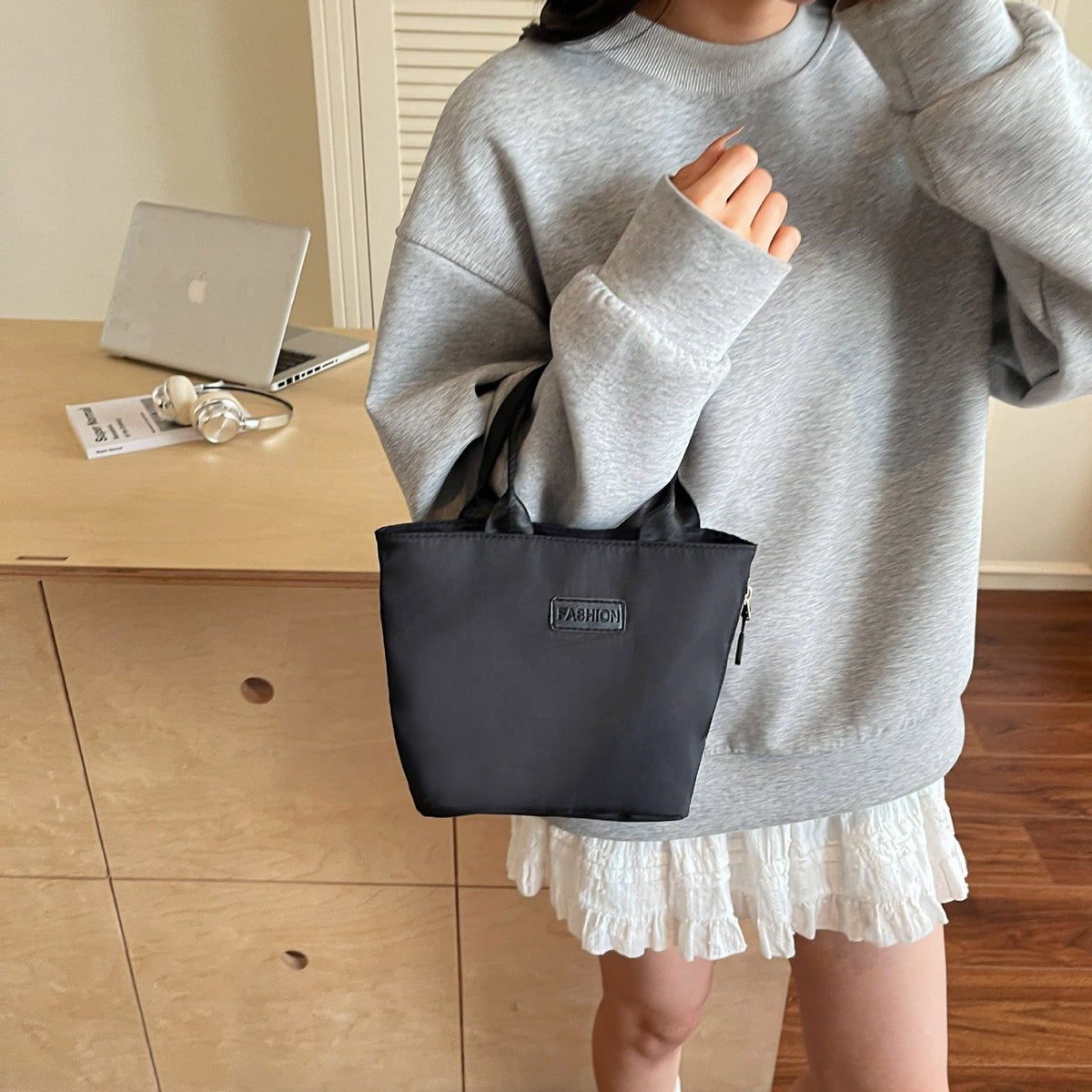 Women's casual fabric tote handbag, versatile commuter shoulder bag in a fashionable design